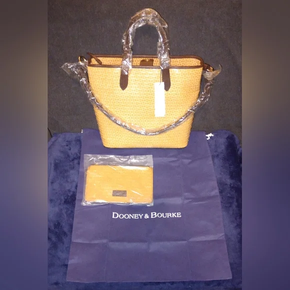 NWT Dooney & Bourke Liliana Weaved Leather bag W/ matching wristlet & Dust bag - Picture 2 of 16